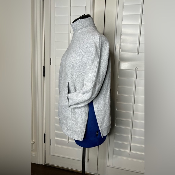 Alo Yoga Women's segment pullover Fleece sweatshirt - Dove Grey - S. - Picture 4 of 16